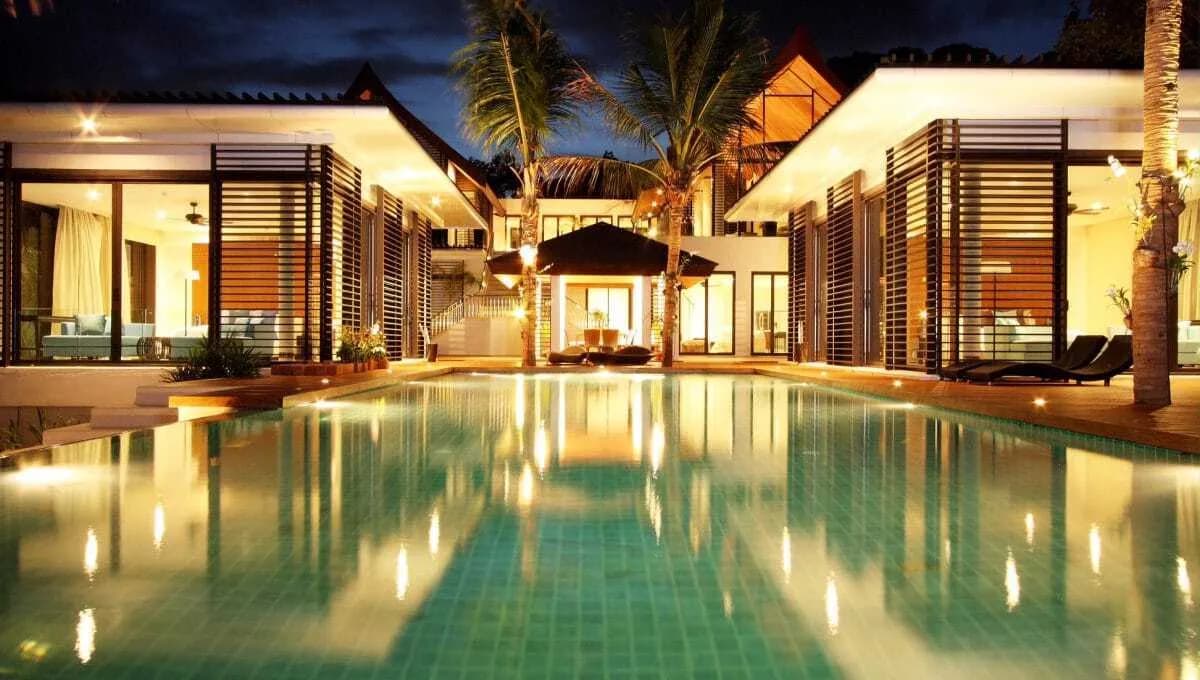 Luxurious 5 bedrooms villa – Beachfront – Based in Pa Khlok — Photo 1