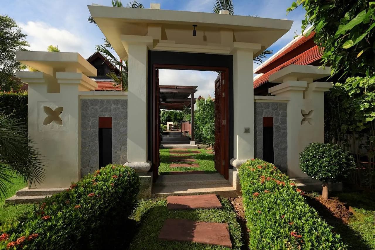 Luxury 4 bedrooms villa with private pool villa in Naiharn — Thumbnail 12