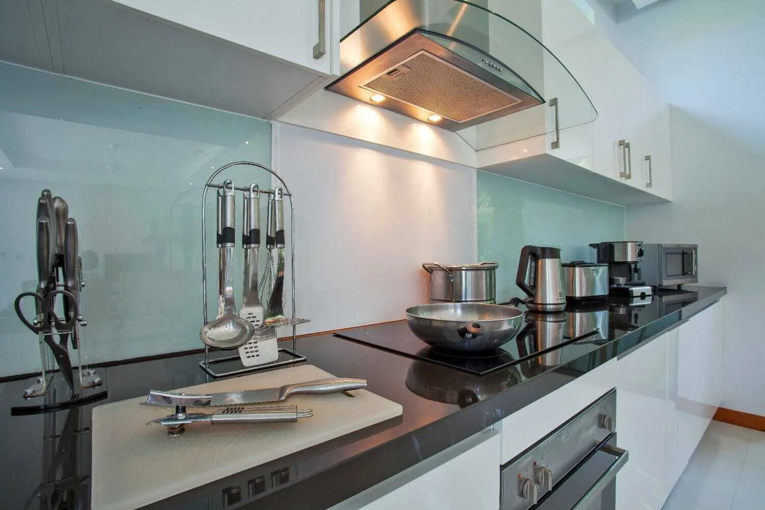 Gorgeous 4 bedrooms villa – Based in Rawai — Thumbnail 12
