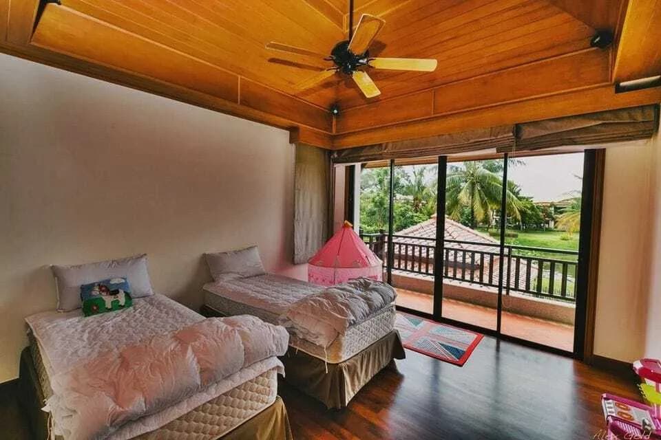 Beautiful 4 Bedrooms Pool Villa for rent in Choeng Thale Phuket — Thumbnail 4
