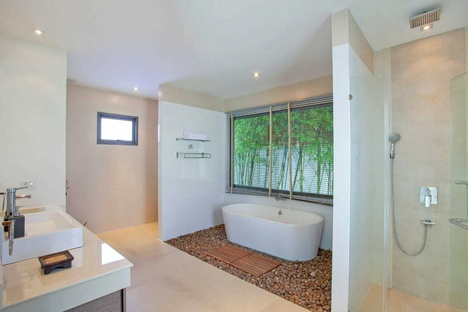 Modern 3 Bedrooms pool villa for rent in Rawai — Thumbnail 3