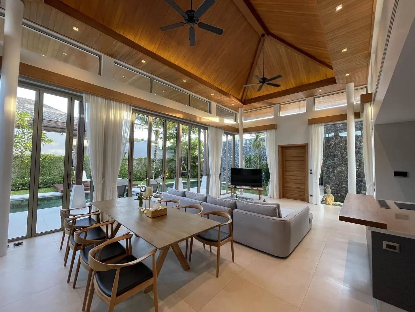 Modern luxury 4 bedrooms with private pool — Thumbnail 6