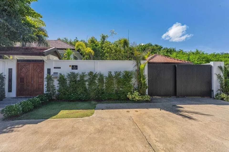 Spectacular 5 Bedroom with private pool villa for sale — Thumbnail 9