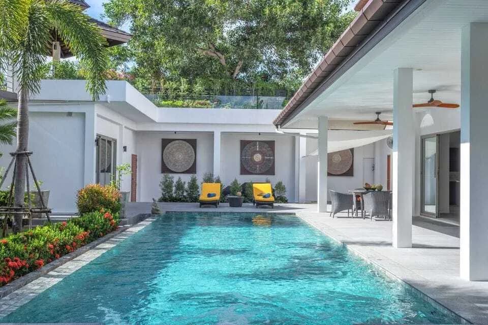 Spectacular 5 Bedroom with private pool villa for sale — Thumbnail 11