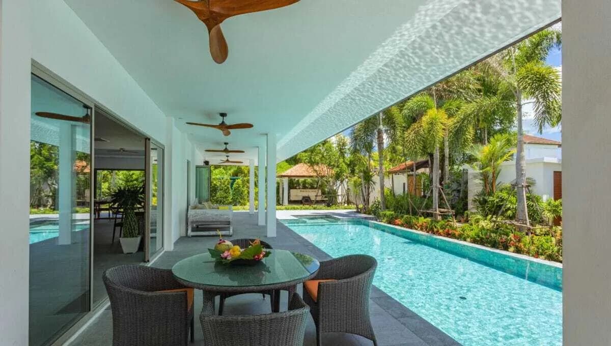 Spectacular 5 Bedroom with private pool villa for sale — Thumbnail 16