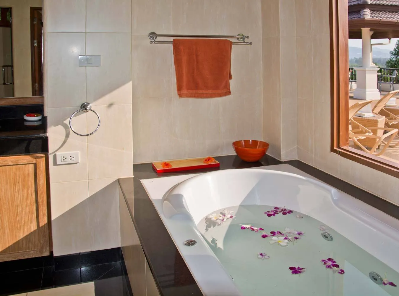 Private Pool Villa With 6 Bedrooms For Sale In Choeng Thale — Thumbnail 21