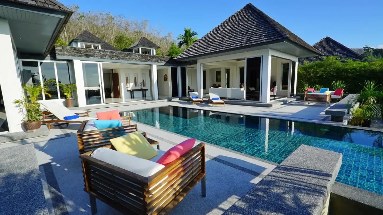 4 Bedrooms Luxury Private Pool Villa For Sale In Laguna Area — Photo 1