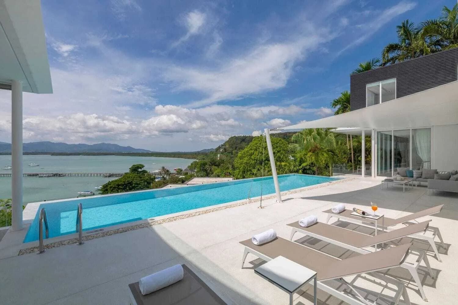 Seaview 6 bedrooms with private pool for rent in Cape yamu — Thumbnail 5