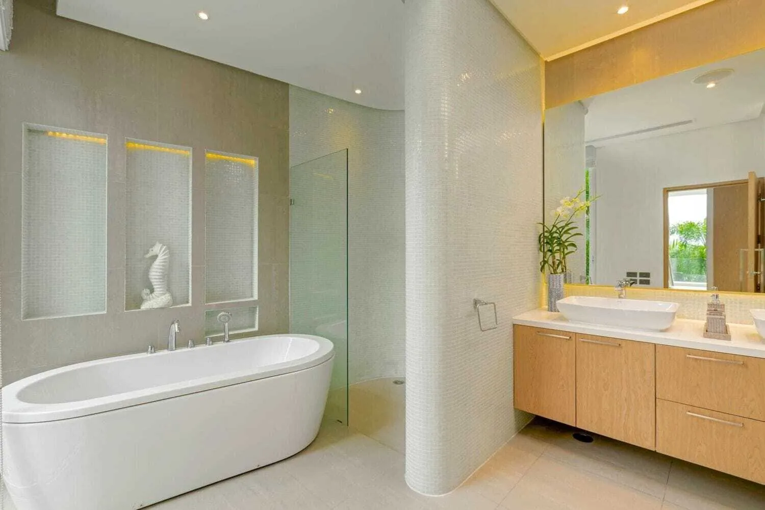 Seaview 6 bedrooms with private pool for rent in Cape yamu — Thumbnail 6