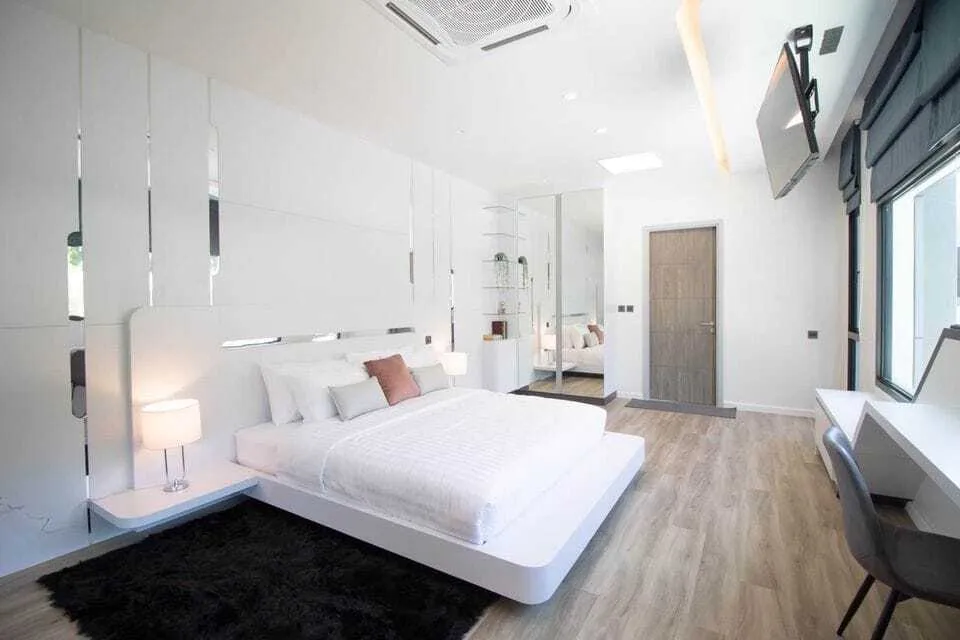 Beautiful 4 bedroom with private pool for rent — Thumbnail 6