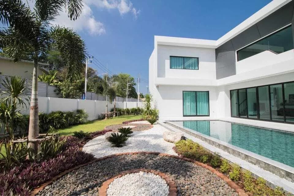 Beautiful 4 bedroom with private pool for rent — Thumbnail 7