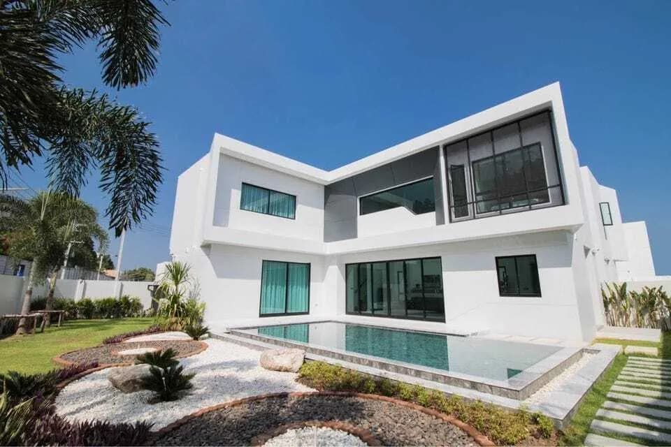 Beautiful 4 bedroom with private pool for rent — Thumbnail 10