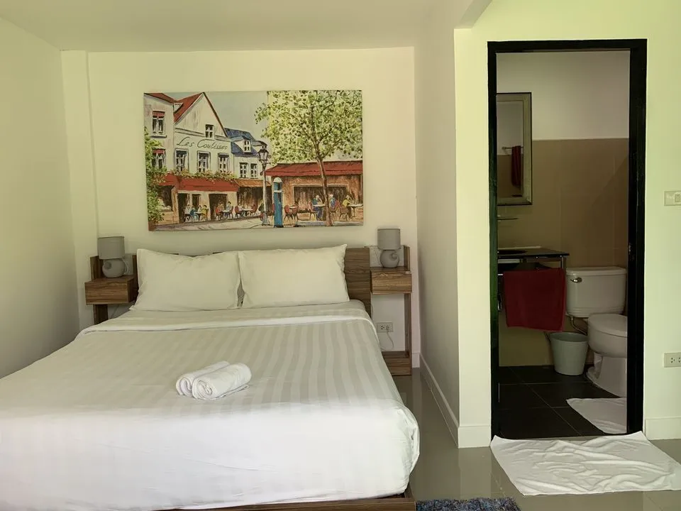 Gorgeous 5 bedroom with large gardens in Rawai — Thumbnail 6