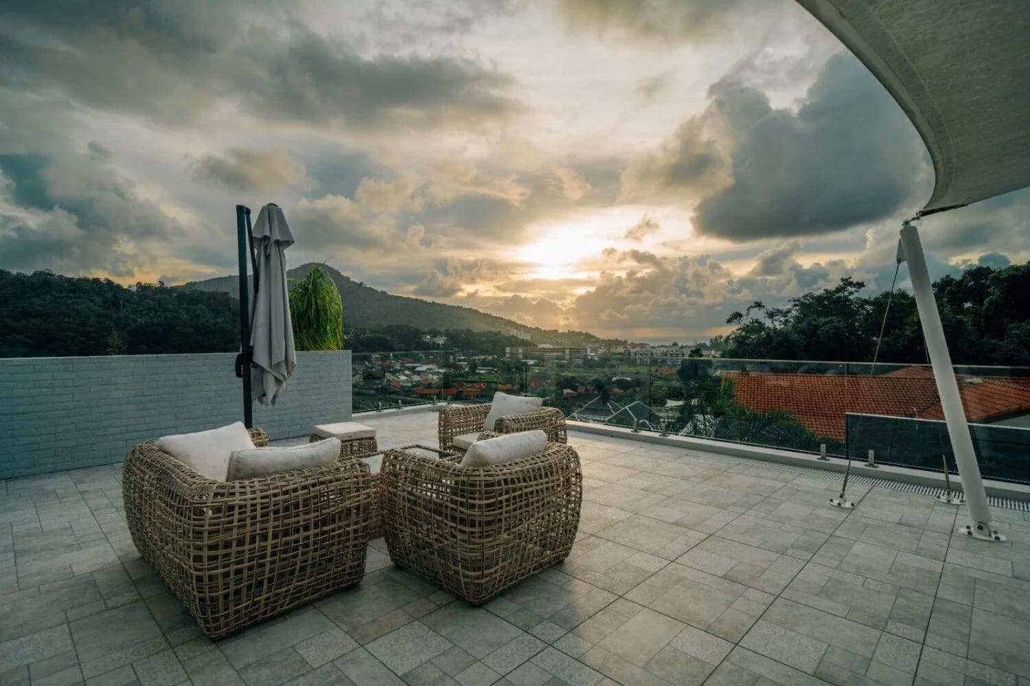 Seaview 6 bedroom villa for Rent in Kamala — Photo 1