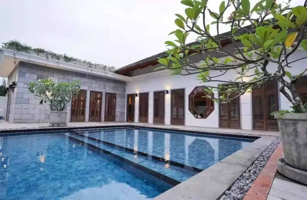 Luxury 5-Bedroom Villa with Private Pool for rent in Choeng Thale — Photo 1