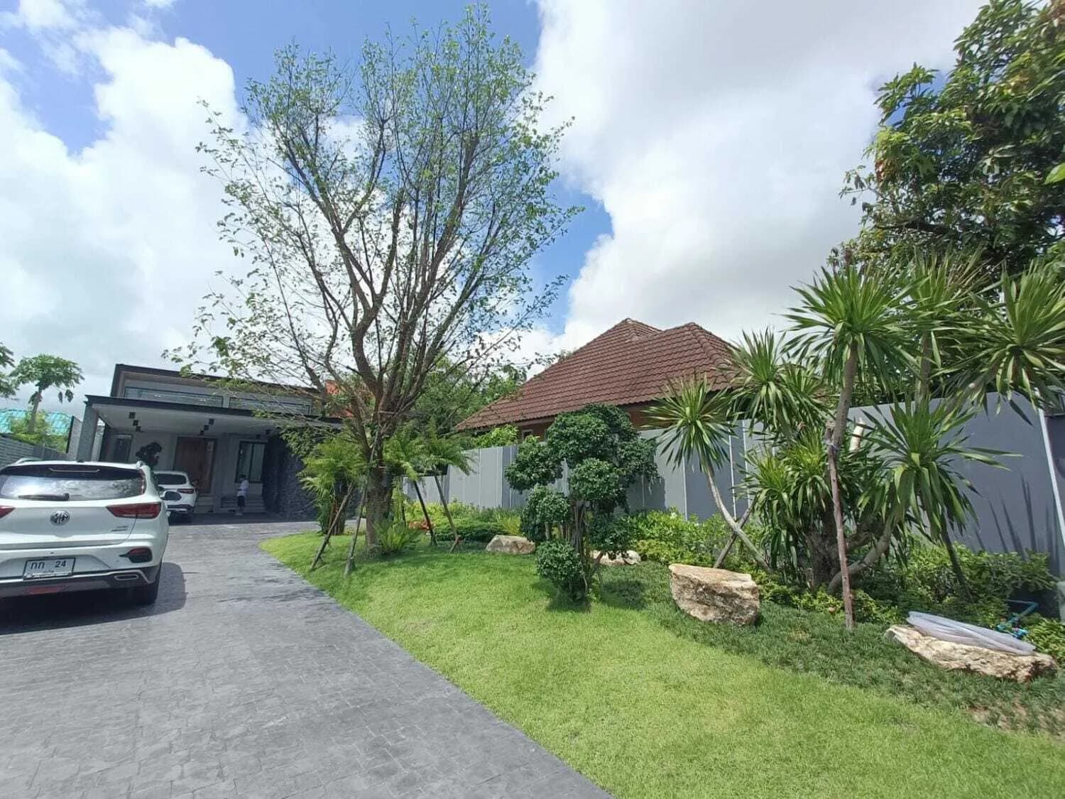 Modern 4 bedroom villa with private pool in Choeng Thale — Photo 1