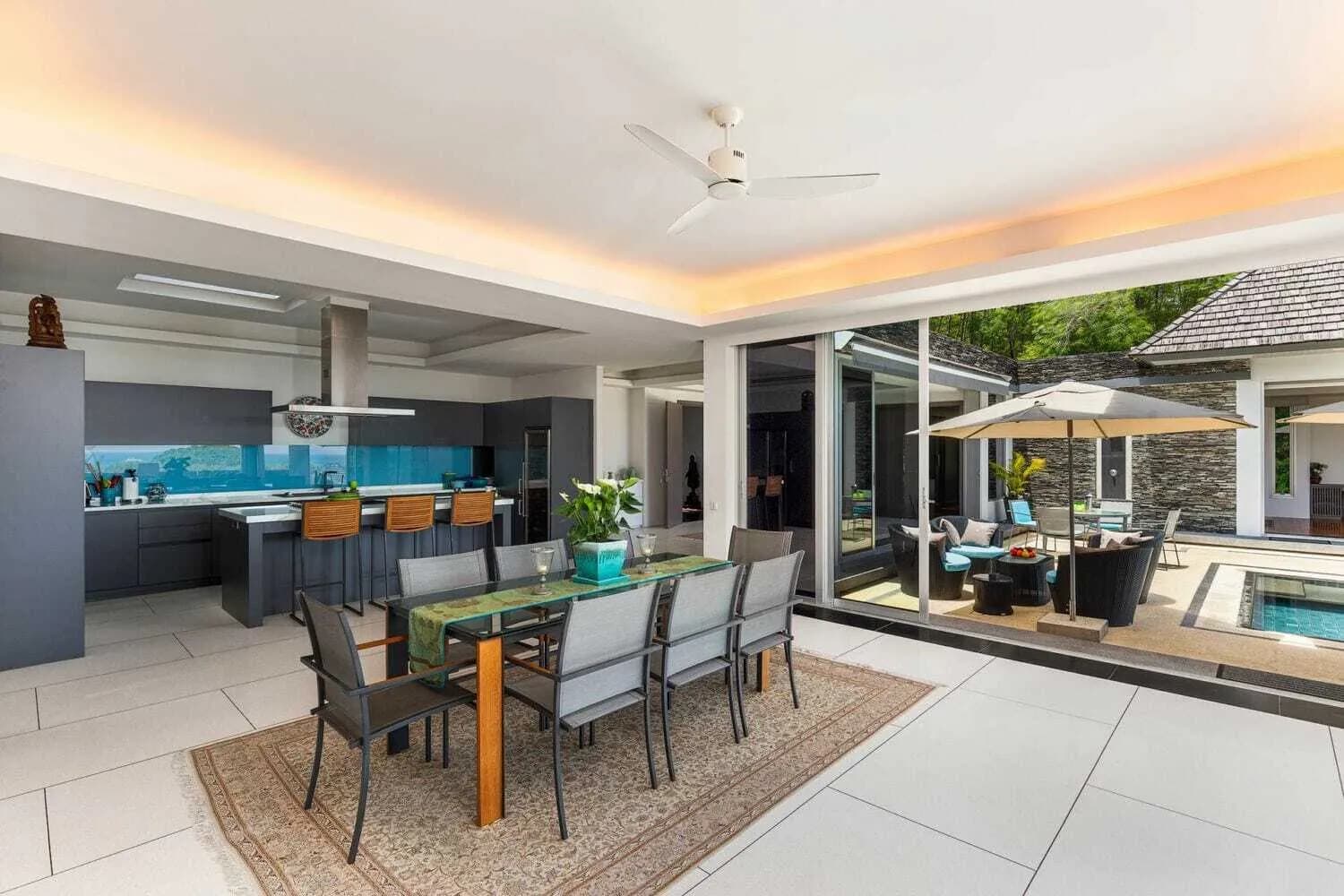 Sea View villa with 5  bedrooms for sale in Layan Beach — Thumbnail 11