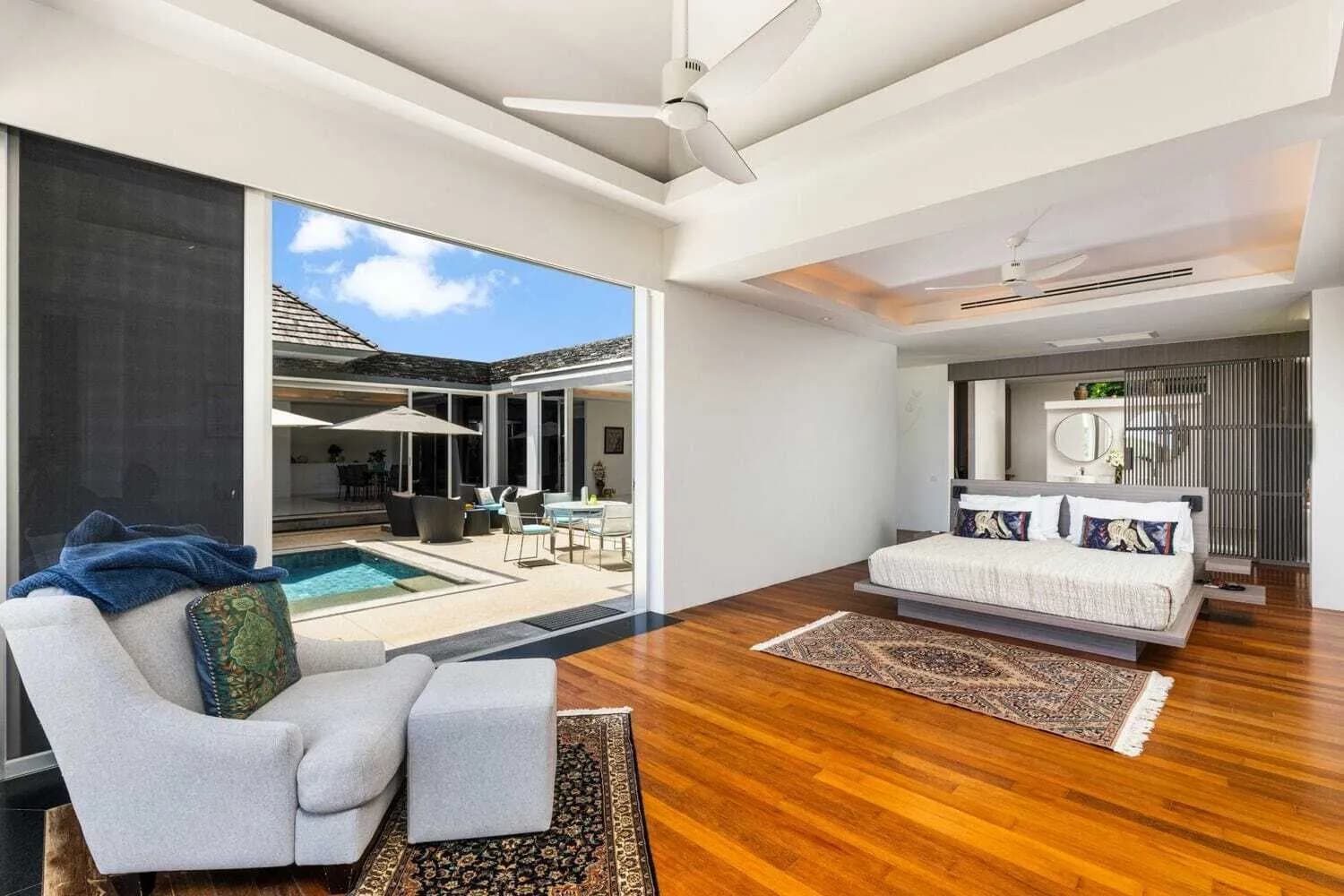 Sea View villa with 5  bedrooms for sale in Layan Beach — Thumbnail 13
