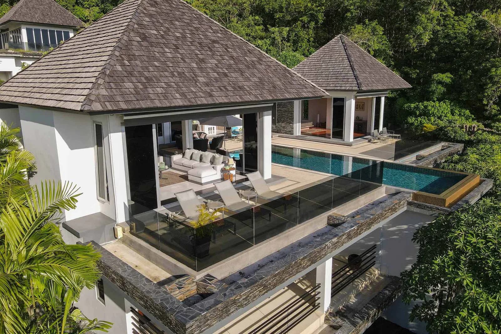 Sea View villa with 5  bedrooms for sale in Layan Beach — Thumbnail 22