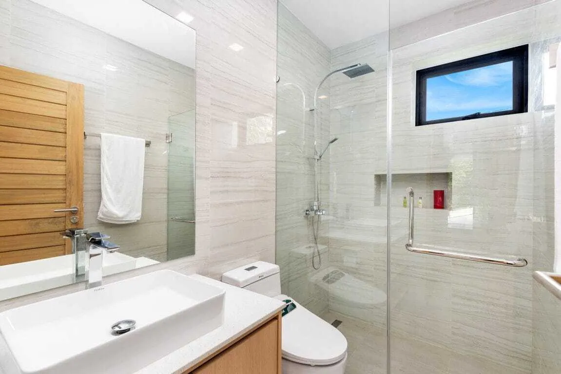 Luxury 4 bedrooms with private pool for rent in Layan Choeng Thale — Thumbnail 2