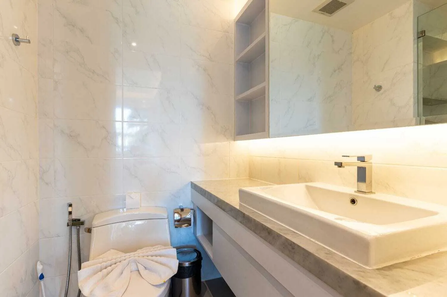 Condominium one bedrooms for resale in Surin beach Phuket — Thumbnail 8