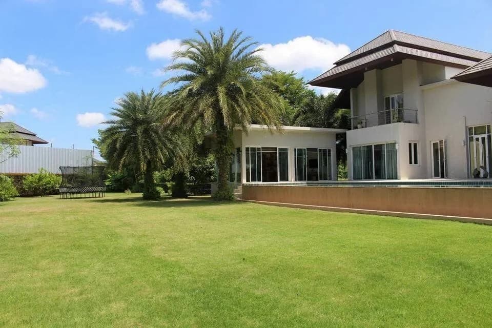 Large garden 4 bedroom villa with private pool for rent in Kathu — Thumbnail 6