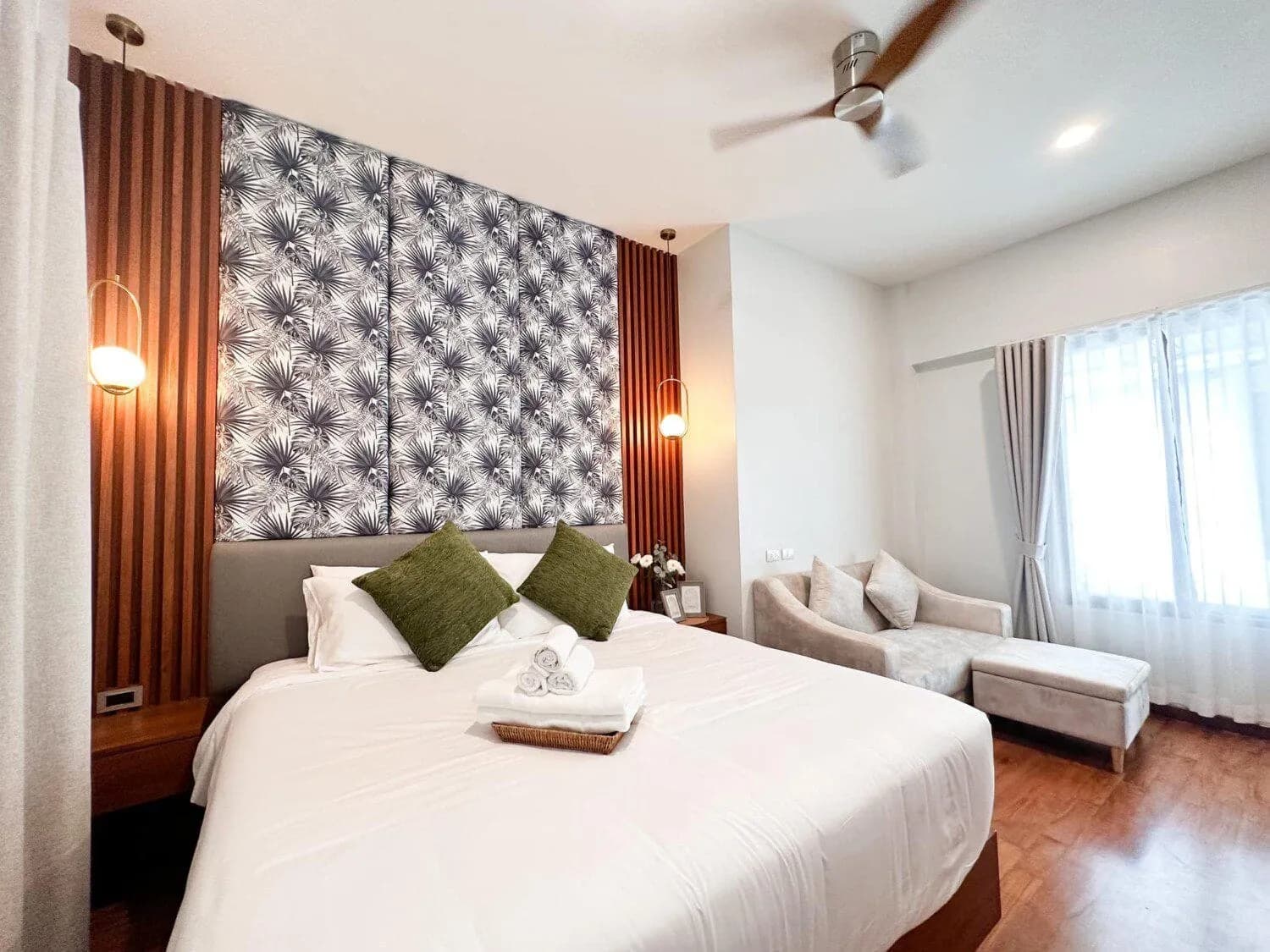Stunning 4 Bedrooms Pool Villa For Rent , Cape Panwa, Phuket — Thumbnail 2