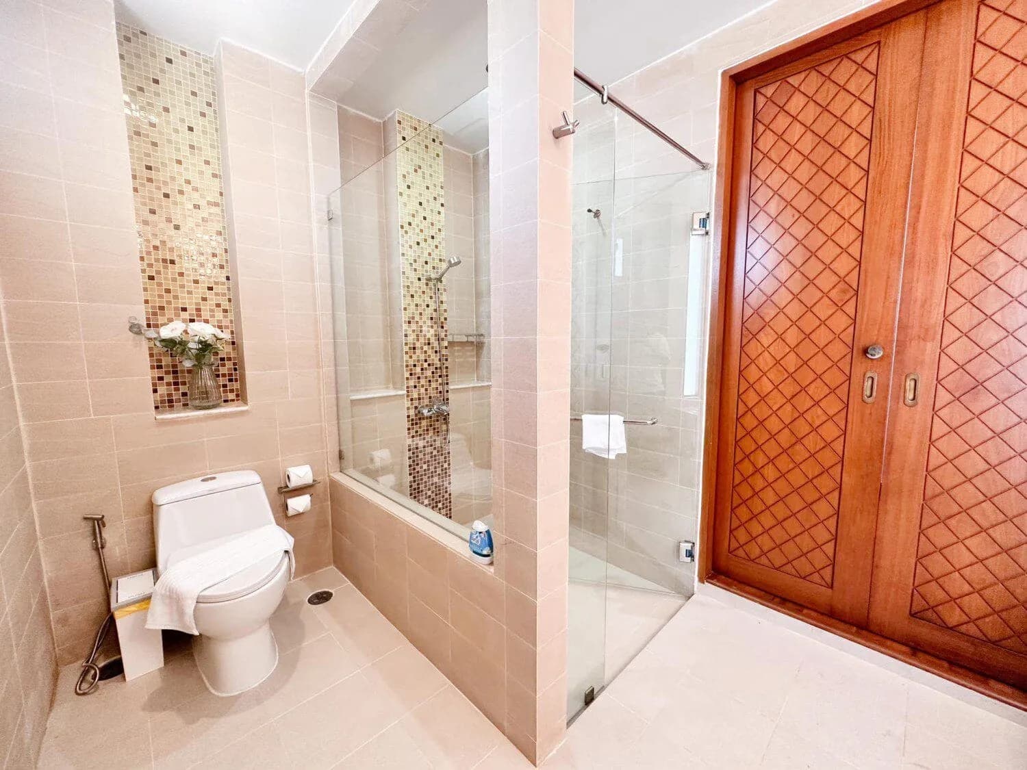Stunning 4 Bedrooms Pool Villa For Rent , Cape Panwa, Phuket — Thumbnail 3