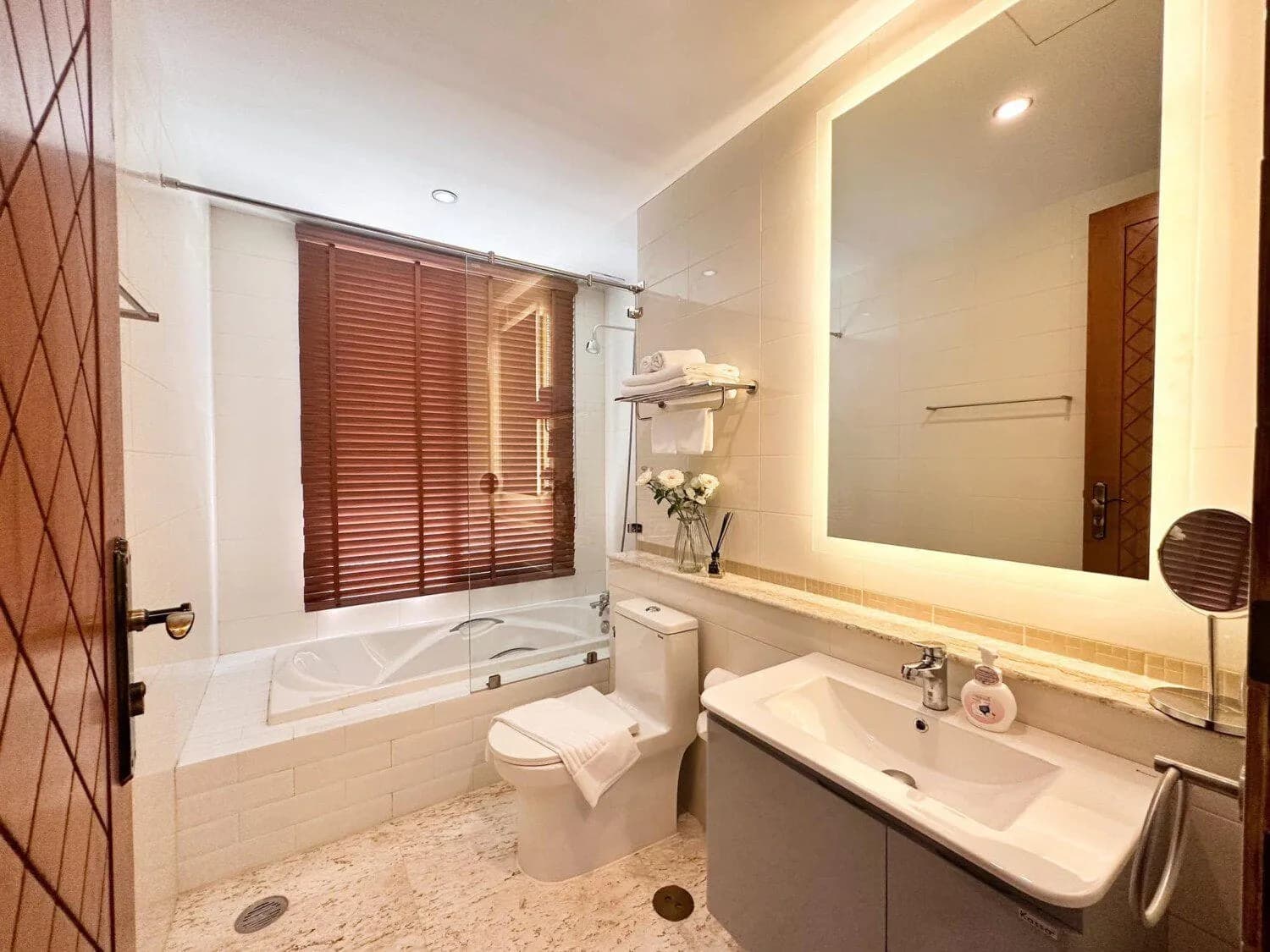 Stunning 4 Bedrooms Pool Villa For Rent , Cape Panwa, Phuket — Thumbnail 25