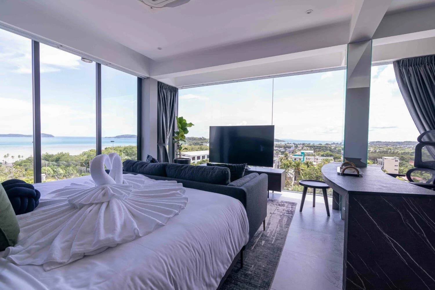 6 Bedrooms Modern Style with Sea View  Private Pool Villa in  Rawai Phuket — Thumbnail 12