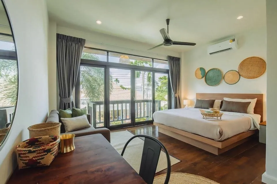 Private Pool Villa with 5 Bedrooms in Rawai Phuket — Photo 1