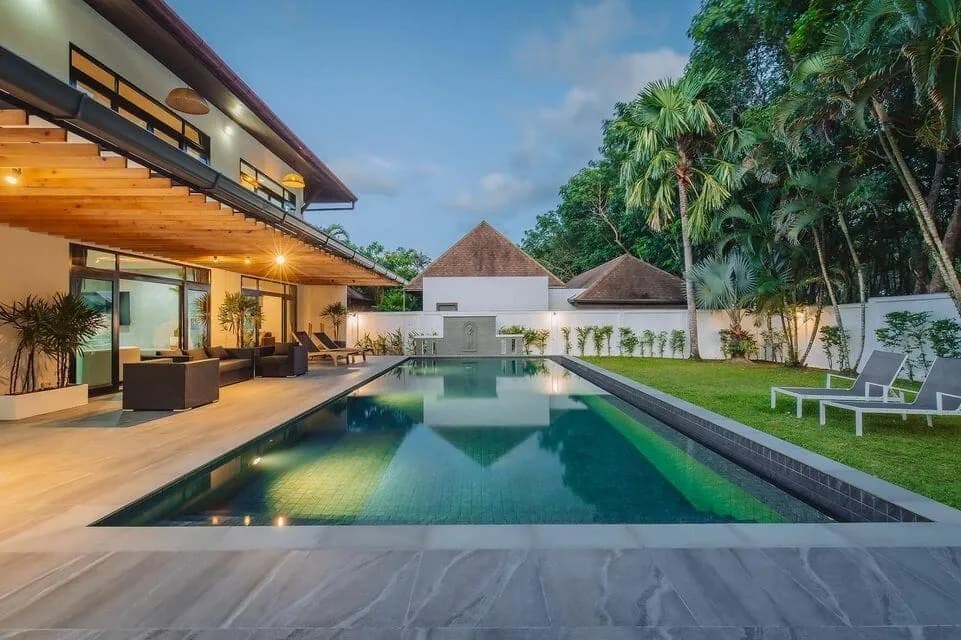 Private Pool Villa with 5 Bedrooms in Rawai Phuket — Thumbnail 12