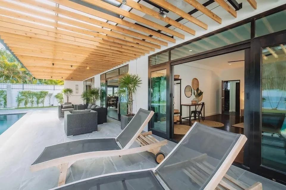 Private Pool Villa with 5 Bedrooms in Rawai Phuket — Thumbnail 16
