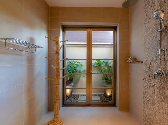 3 Bedrooms 600 sqm. With Private Pool For Sale In Bangtao Phuket — Photo 1