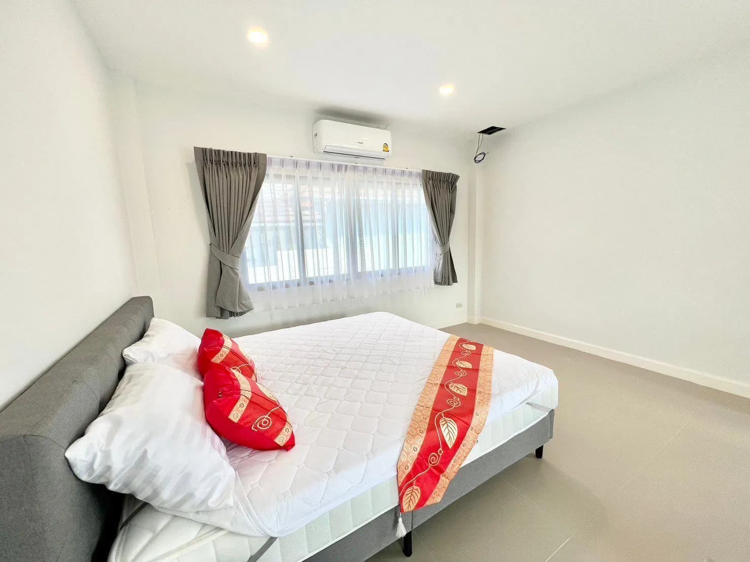 Luxury 4 bedrooms villa for rent in Choeng Thale — Thumbnail 11