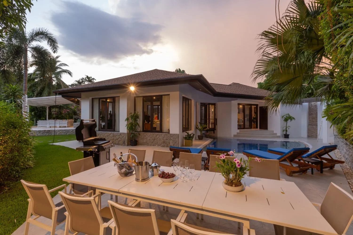 Surin Spring 6 bedrooms villa for rent in Surin — Photo 1
