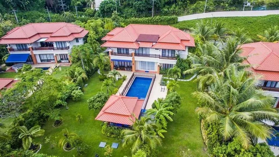 Laguna 5 bedrooms with Large garden for rent in Choeng Thale — Photo 1