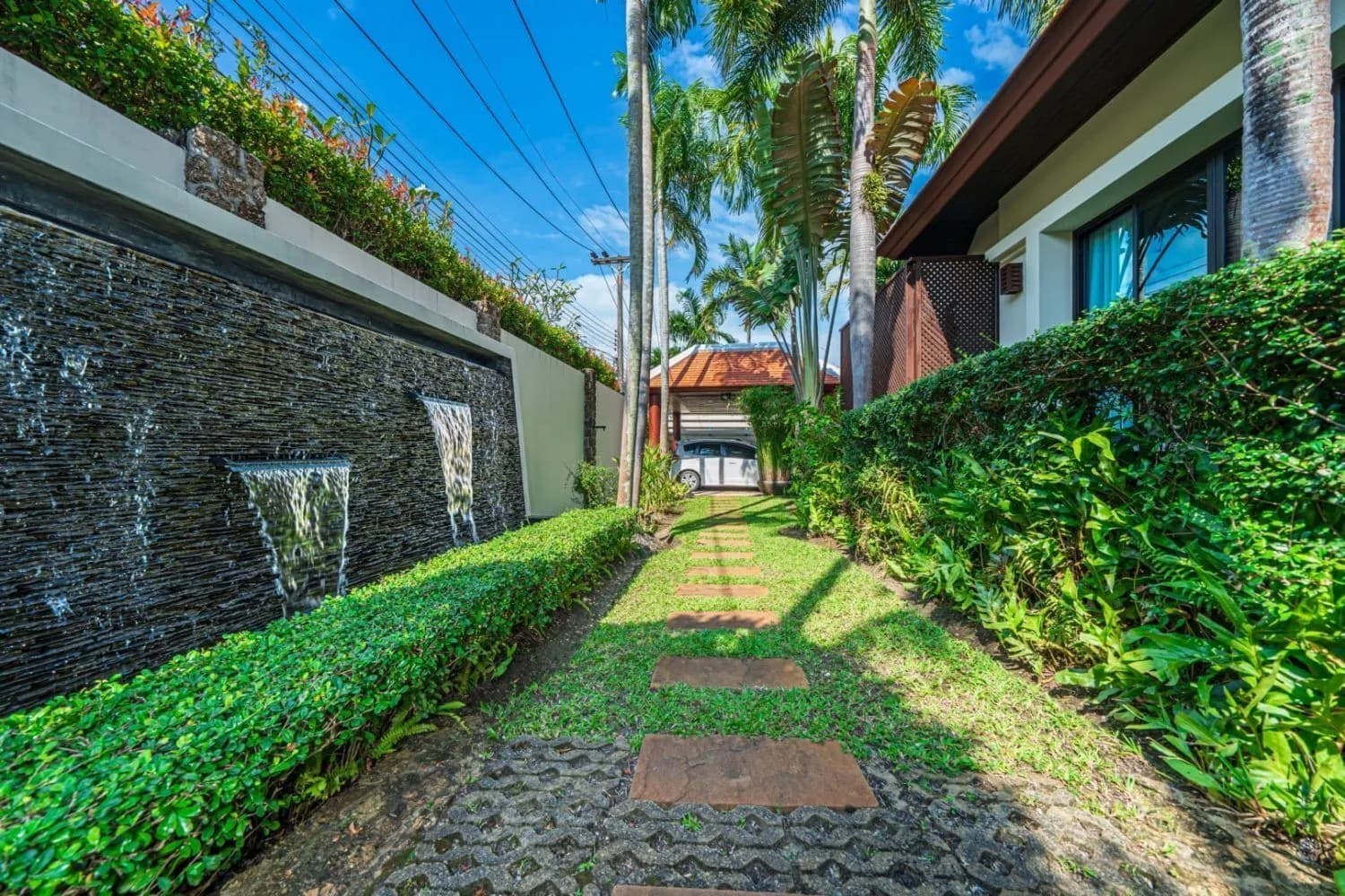 Baan Bua 4 Bedrooms Luxury Villa With Private Pool For Sale In Nai Harn-Rawai Phuket — Photo 1
