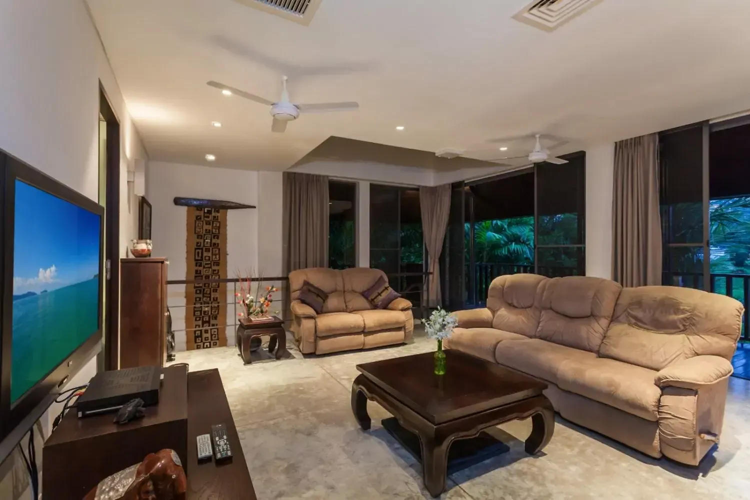 Private Pool Villa For Rent, walking distance to the beach, Choeng Thale,  Phuket — Thumbnail 4