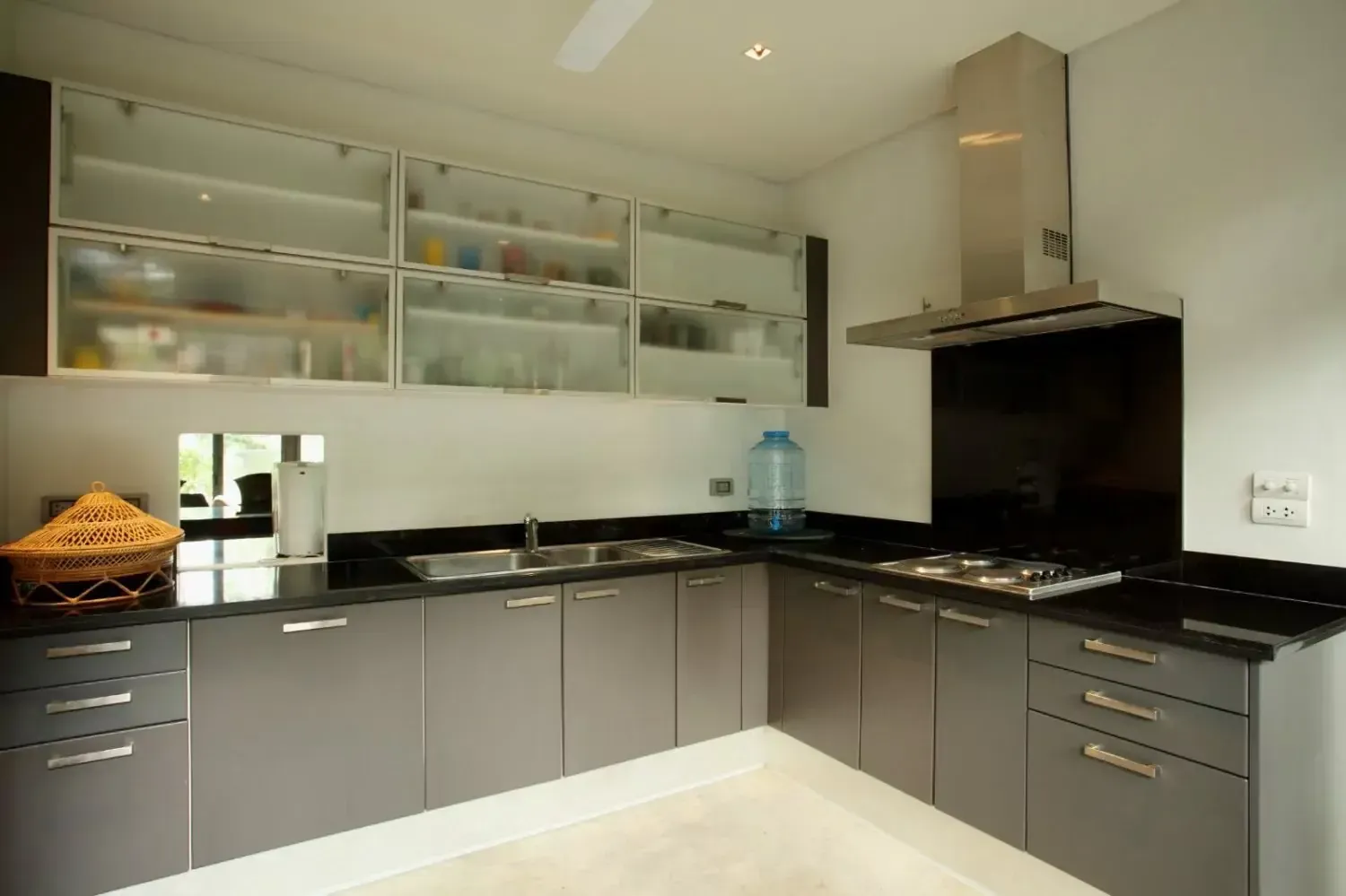 Private Pool Villa For Rent, walking distance to the beach, Choeng Thale,  Phuket — Thumbnail 17