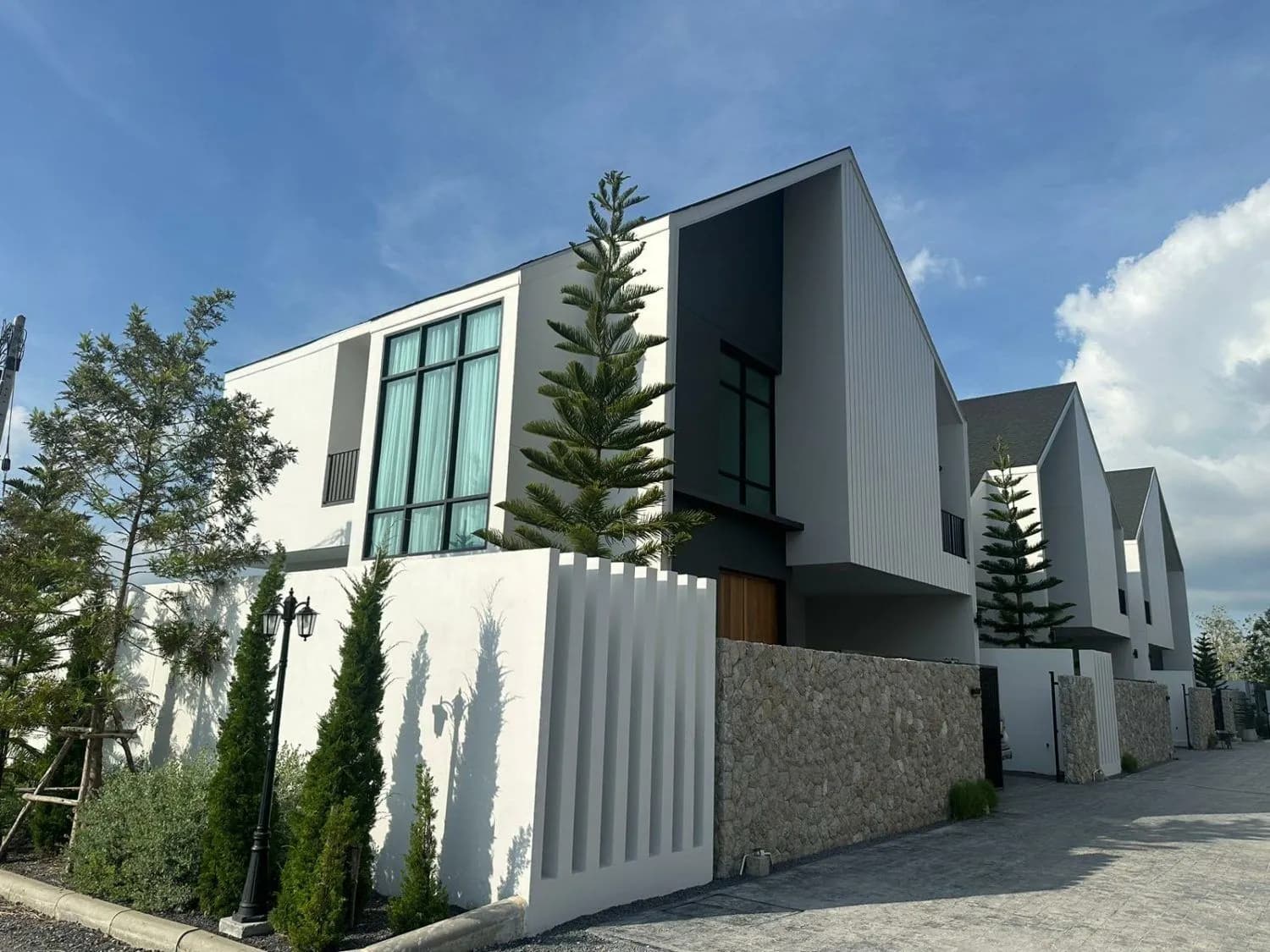 4 Bedrooms 4 Bathrooms Villa For Sale With Private Pool In Choeng Thale Phuket — Photo 1