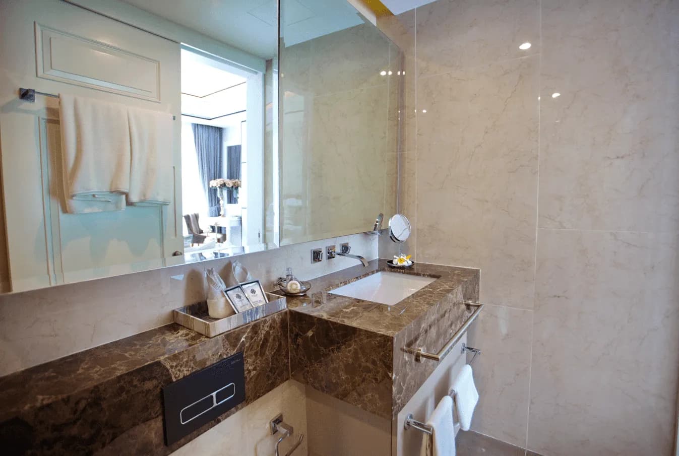 2 Bedrooms Seaview Condominium For Sale In Choeng Thale Phuket — Photo 1