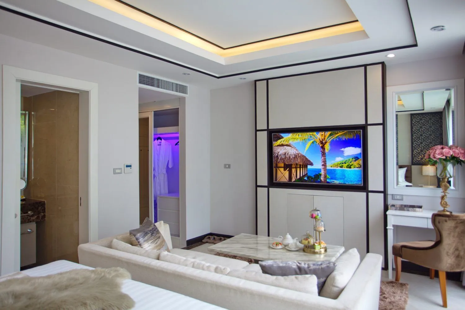 1 Bedroom With Seaview Area 51 sqm. Condominium For Sale In Choeng Thale Phuket — Photo 1