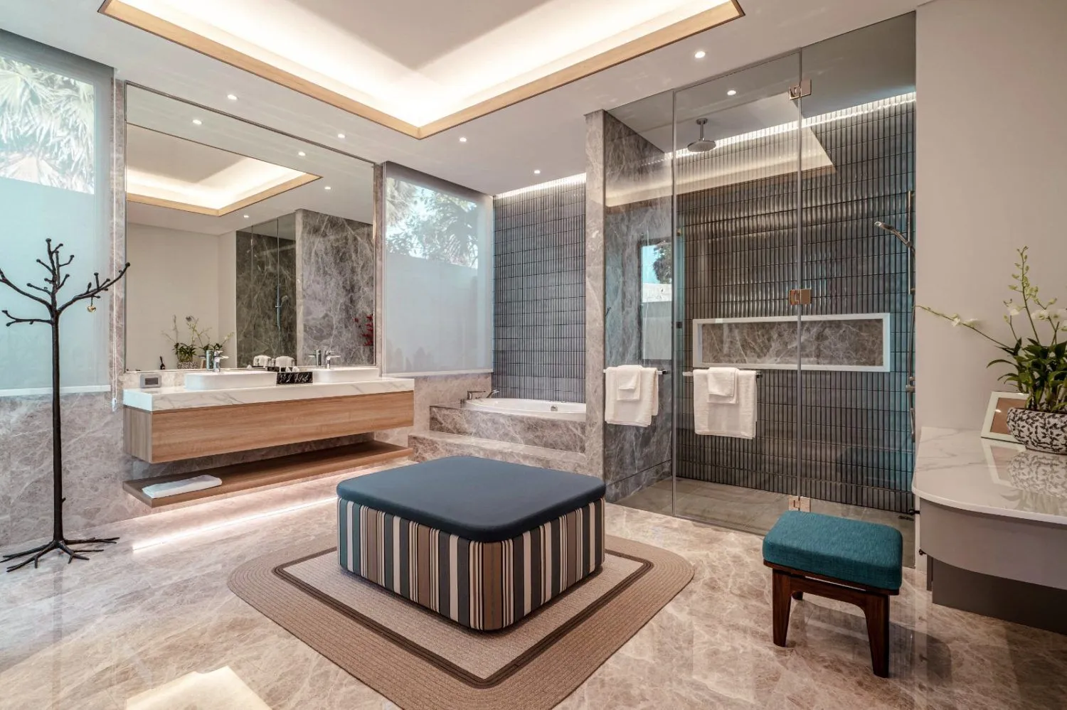 Unparalleled Luxury Living 3 bedroom villa for Sale in Thalang — Thumbnail 2