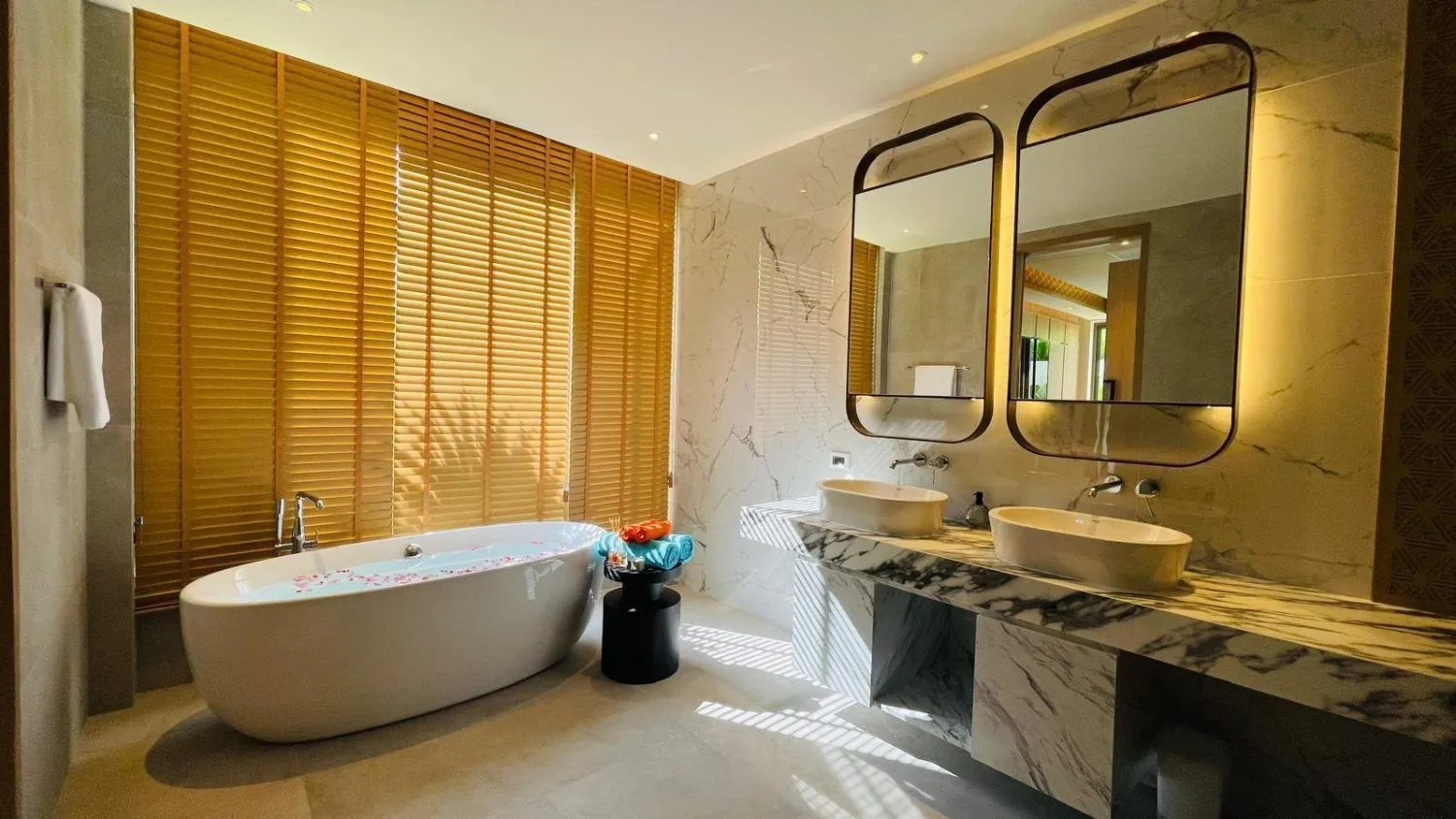 Erawana: Luxurious 4-Bedroom Pool Villa for Rent in Choeng Thale, Phuket — Photo 1