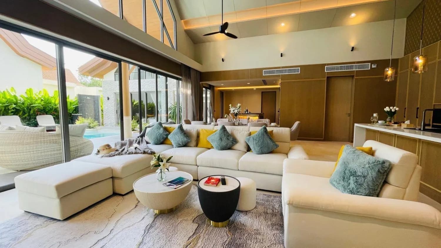 Erawana: Luxurious 4-Bedroom Pool Villa for Rent in Choeng Thale, Phuket — Thumbnail 16