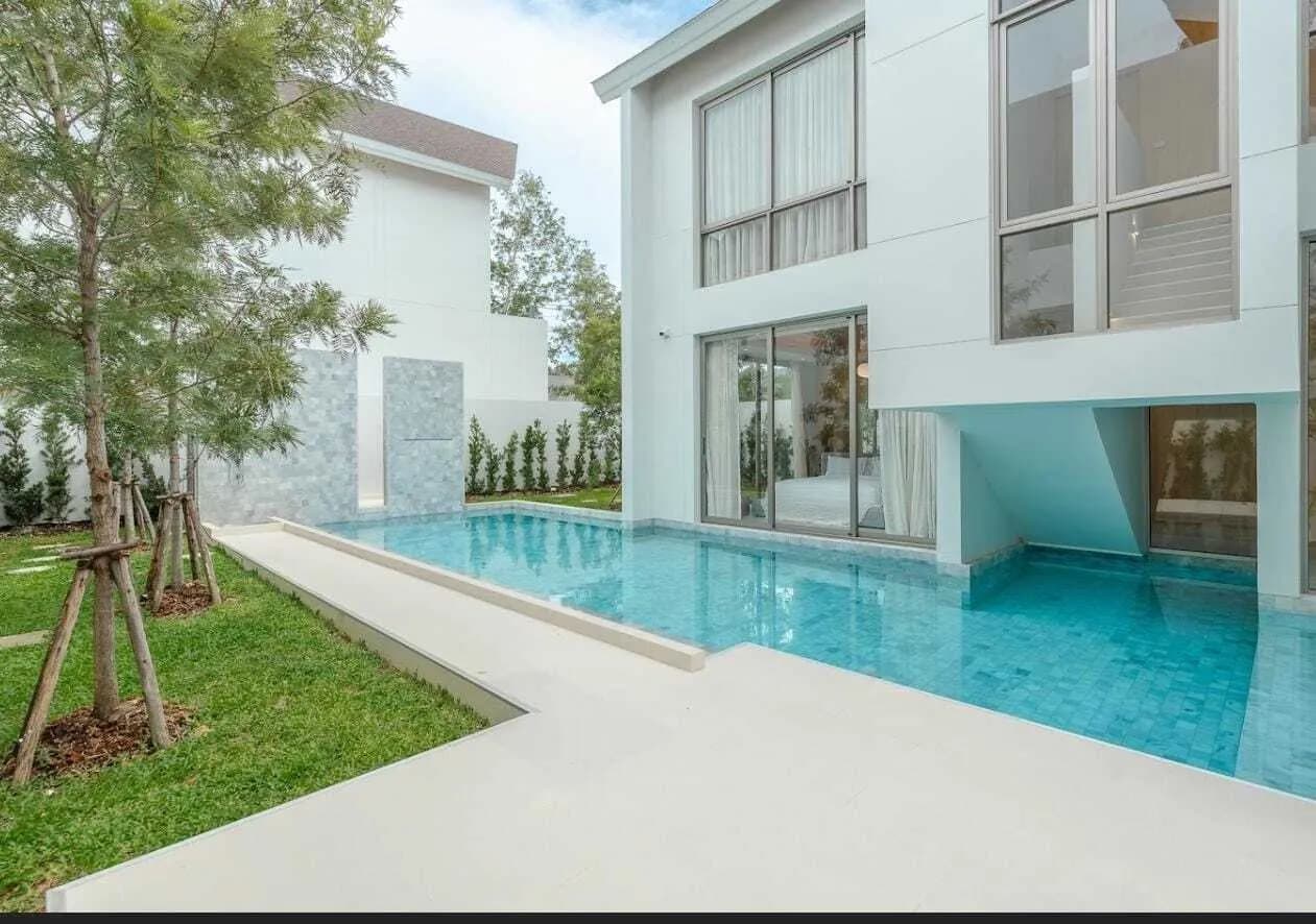 Modern & Minimalist 4-Bedroom Villa in Phuket for sale — Photo 1