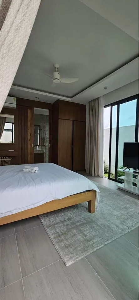 Stunning 4-Bedroom Pool Villa for Yearly Rent in Choeng Thale, Phuket — Photo 1
