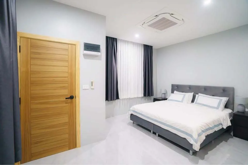 Luxurious 6-Bedroom Pool Villa for Rent in Bang Tao — Photo 1