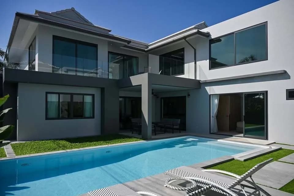 Luxury 4-Bedroom Pool Villa for Sale & Rent in Pasak, Choeng Thale — Photo 1